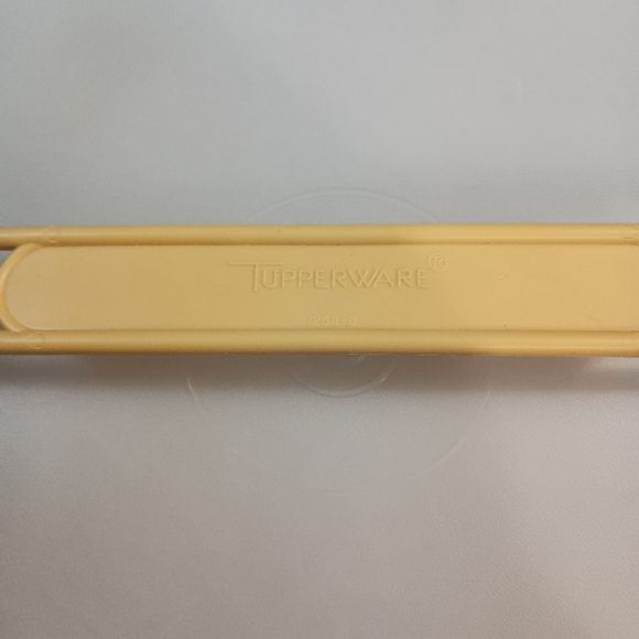 Vintage Tupperware Round Cake Carrier - Picture 5 of 15